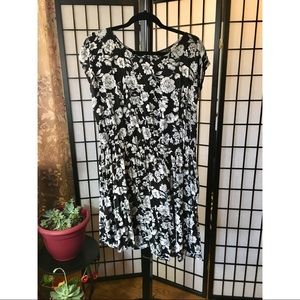 F21+ Black & White Floral Dress w/ Pockets